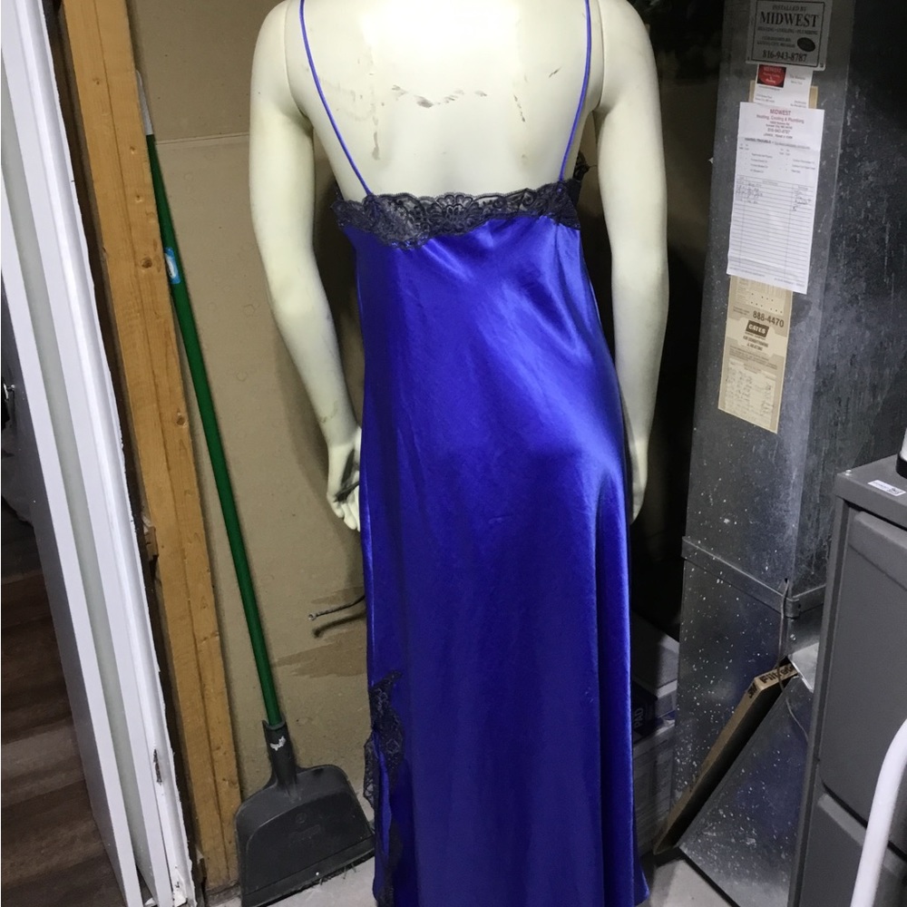 Victorian Lace Blue Purple - Picture 4 of 16